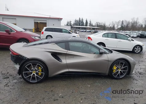 2024 Lotus Emira V6 First Edition z USA, uszkodzony, nr VIN SCCLEKAX3RHB24334